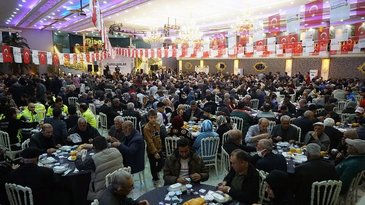 Göksun'da Büyükşehir Belediyesi İftar Sofrasına Davet Ediyor!