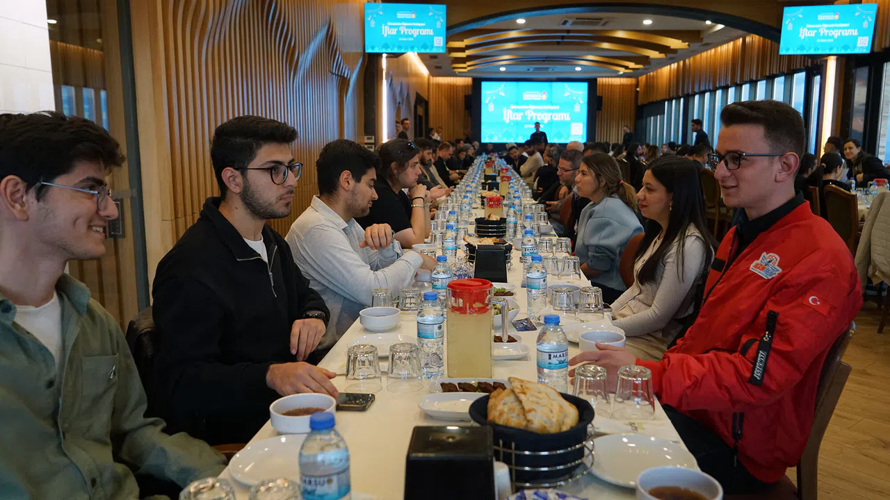 Kahramanmaraş Büyükşehir Belediyesi İftarda Üniversiteli Gençleri Ağırladı