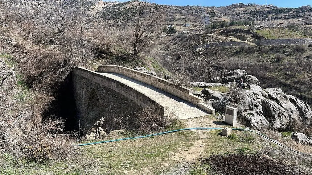 Kahramanmaraş’ta Tarihi Köprü 15. Yüzyıldan Beri Ayakta