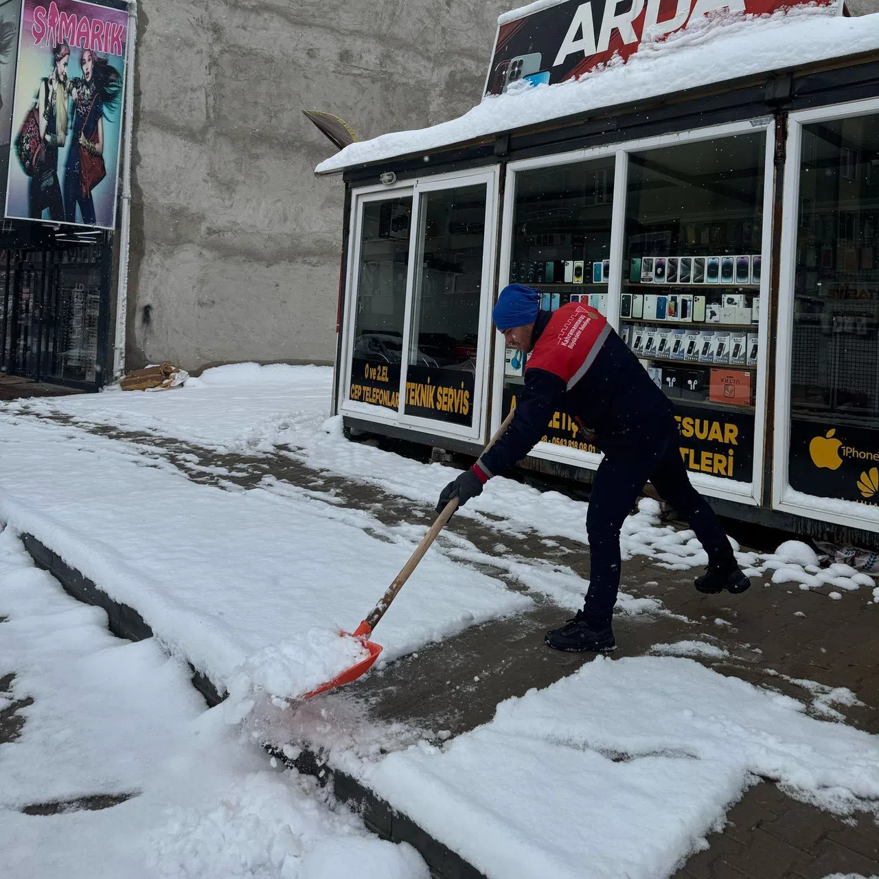 Kar Yağışıyla Mücadelede Yaya Güvenliği İçin Adım Atıldı