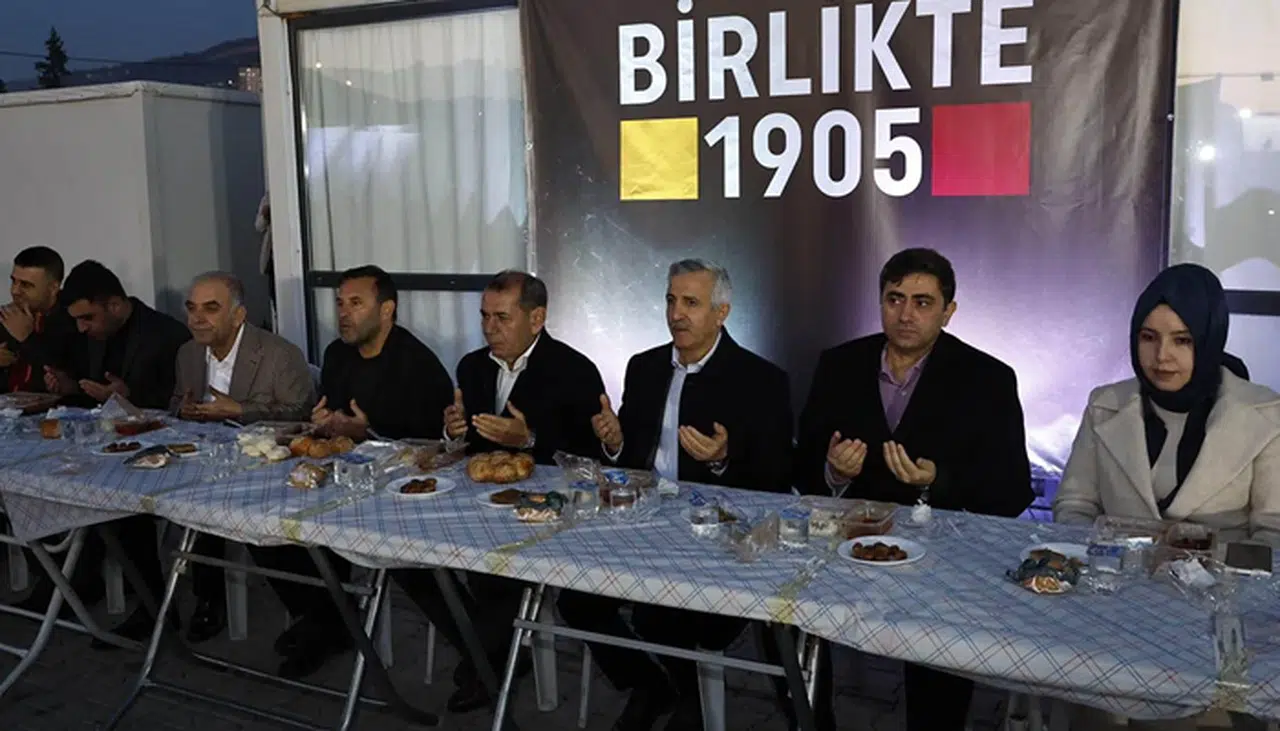 Galatasaray Yönetimi ve Okan Buruk, Kahramanmaraş'ta İftara Katıldı