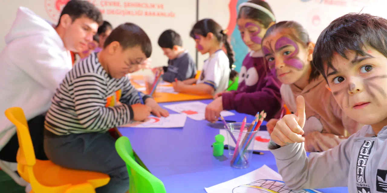 Ramazan Panayırında Çocuklar Doyasıya Eğleniyor