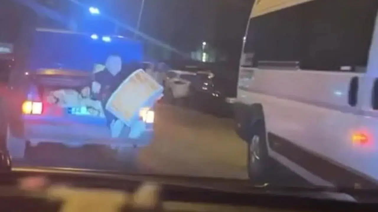 Ramazan davulcusu otomobilin bagajında davul çaldı