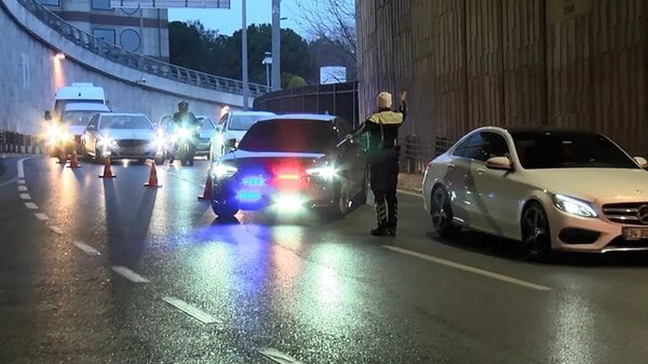 Aracına Çakar Takan Sürücüye 280 Bin TL Ceza