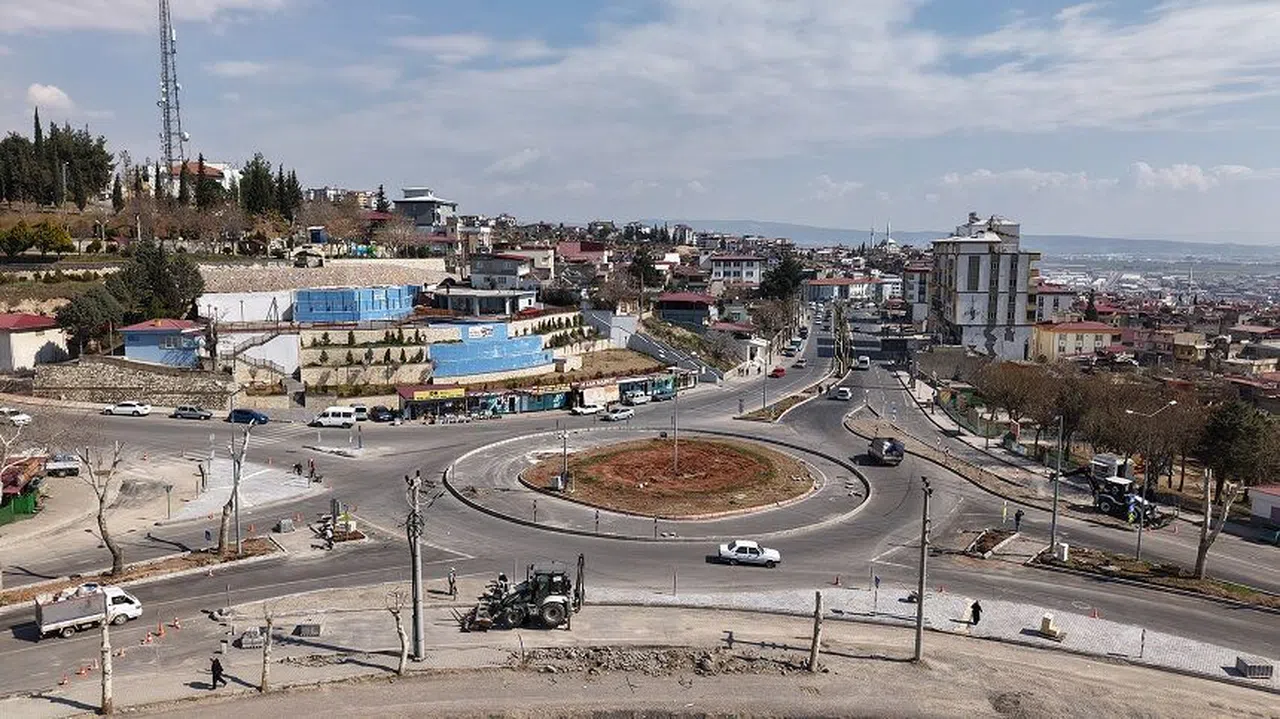Büyükşehir, Sütçü İmam Kavşağı’ndaki Trafik Sorununu Çözüyor