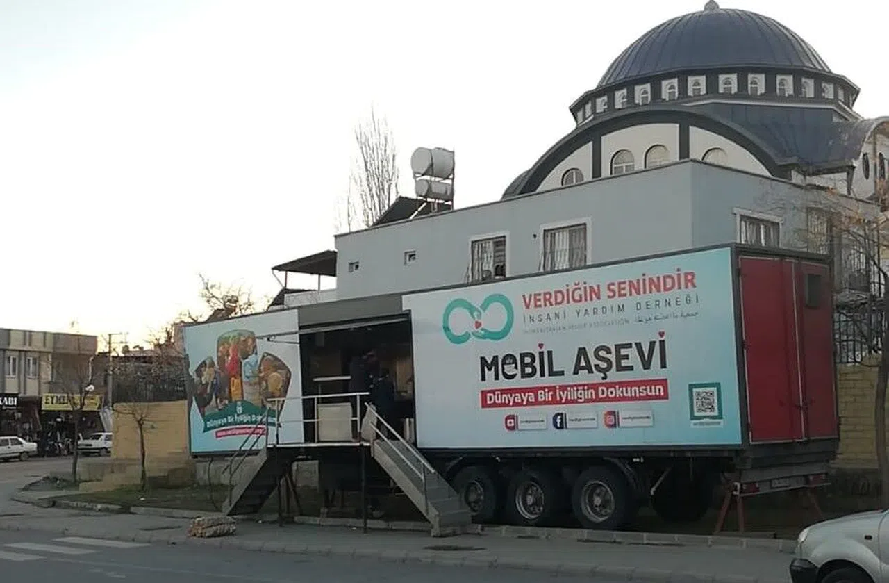 Bağlarbaşı Camii Önünde Ramazan Bereketi: Aşevi Hizmete Başladı