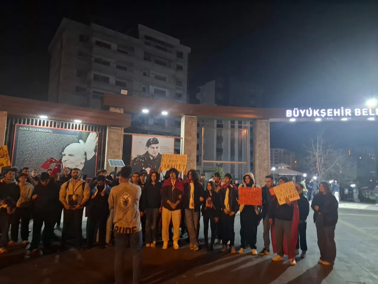 Kahramanmaraş'ta Genç Bir Grup Gündemi Protesto Etti
