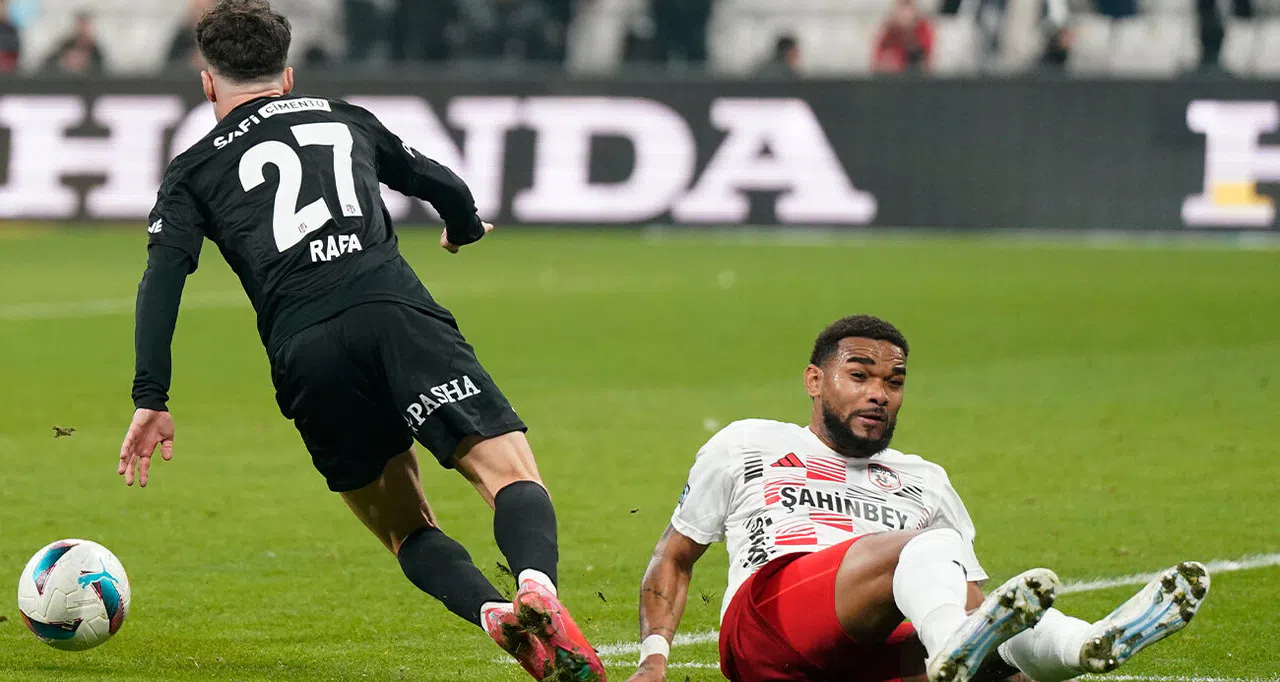 Beşiktaş, evinde yıkıldı! Kartal, 3.'lük yarışında yara aldı