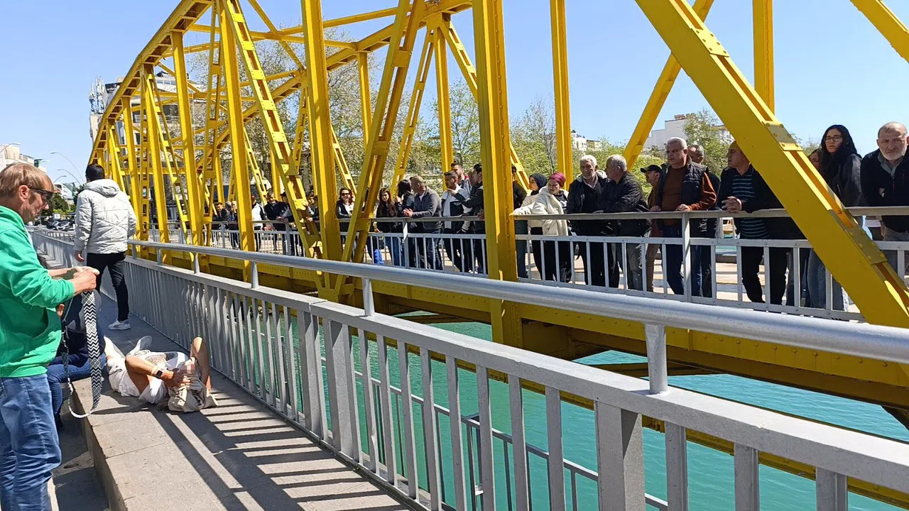 Yolcu Minibüsü, Otomobile Çarptı 2'si Alman Uyruklu Turist 3 Yolcu Yaralandı