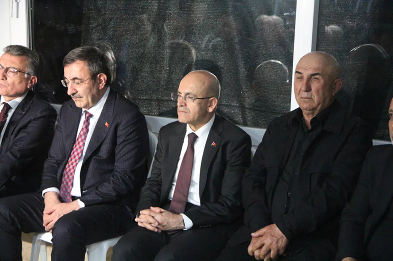 Cumhurbaşkanı Yardımcısı Yılmaz'dan Mevlüt Çavuşoğlu'na Taziye Ziyareti