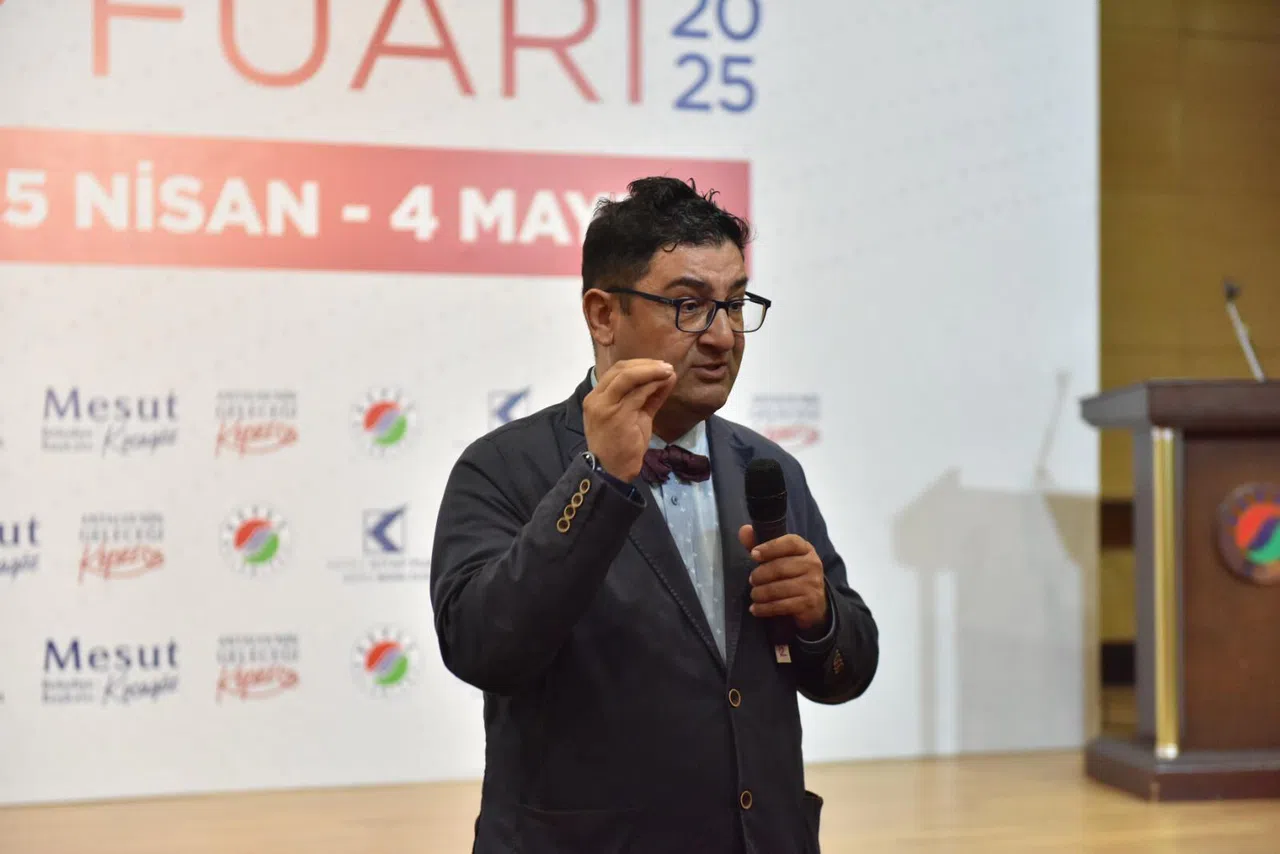 Düşünen Makine Çağında İnsan Olmak