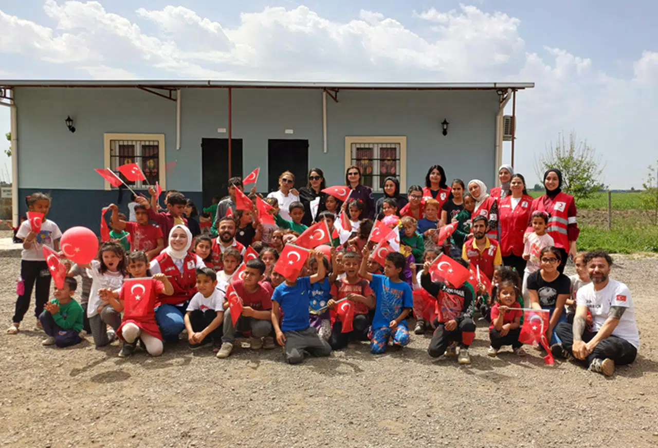 Köy Okulunda 30 Sene Sonra 23 Nisan Coşkusu