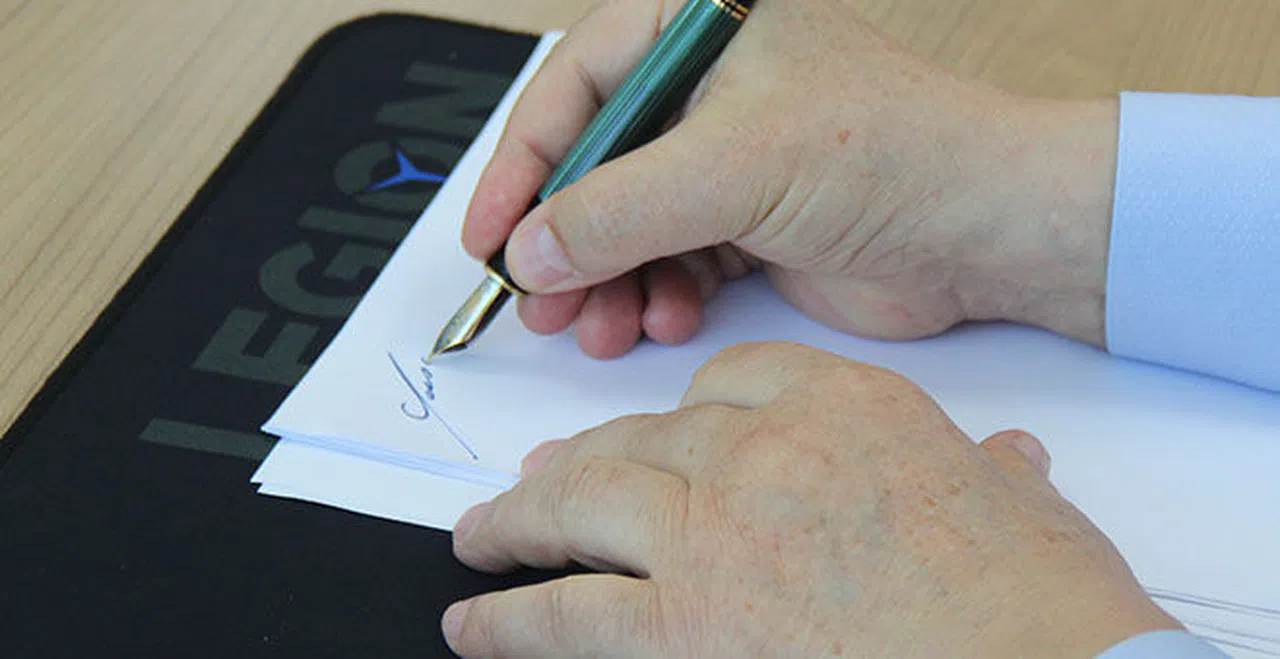 İmza atarken dikkat