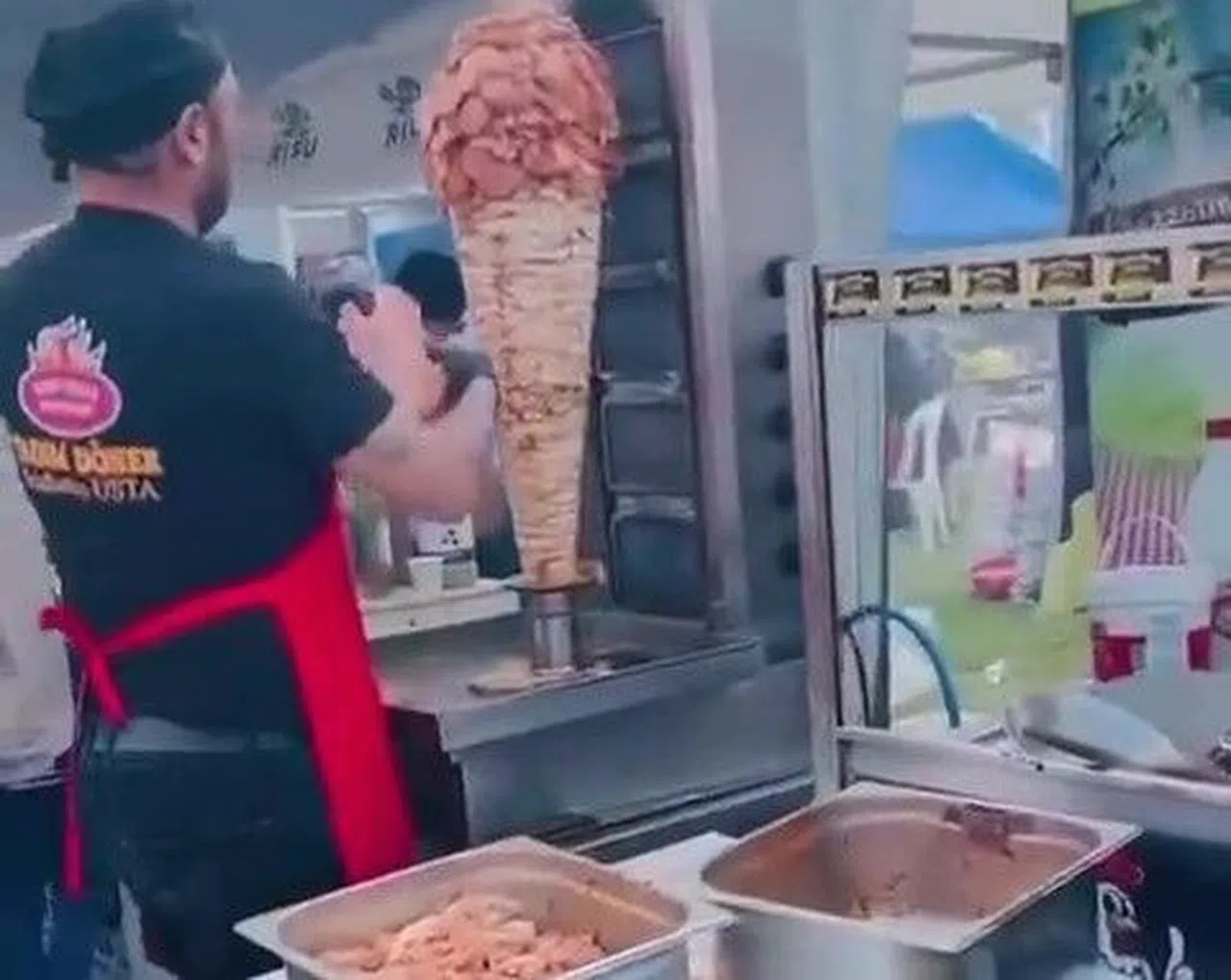Bir Dönerci Rezaleti Daha