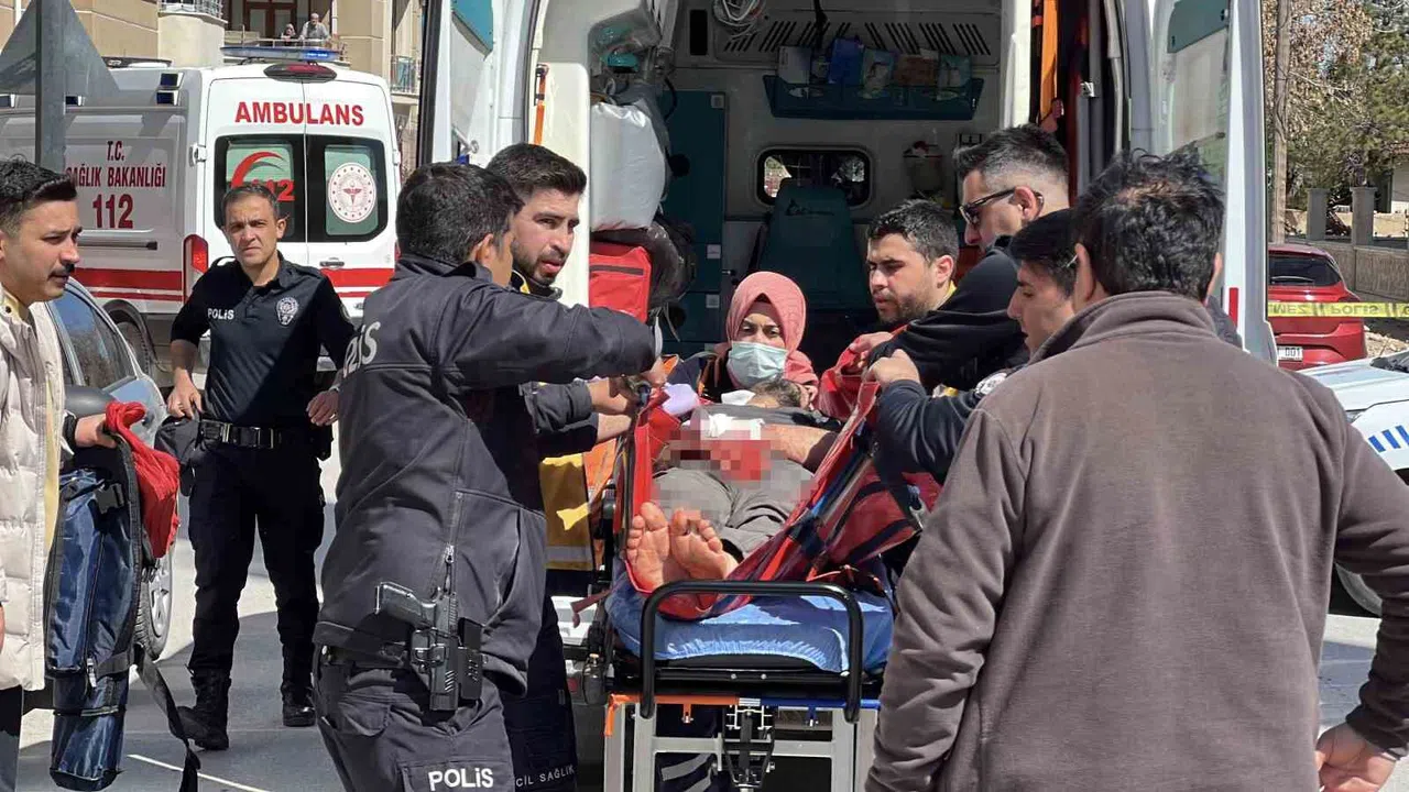 Karısını bıçakla yaralayıp kendini bıçaklayan kocadan ’Bir anlık olay’ savunması