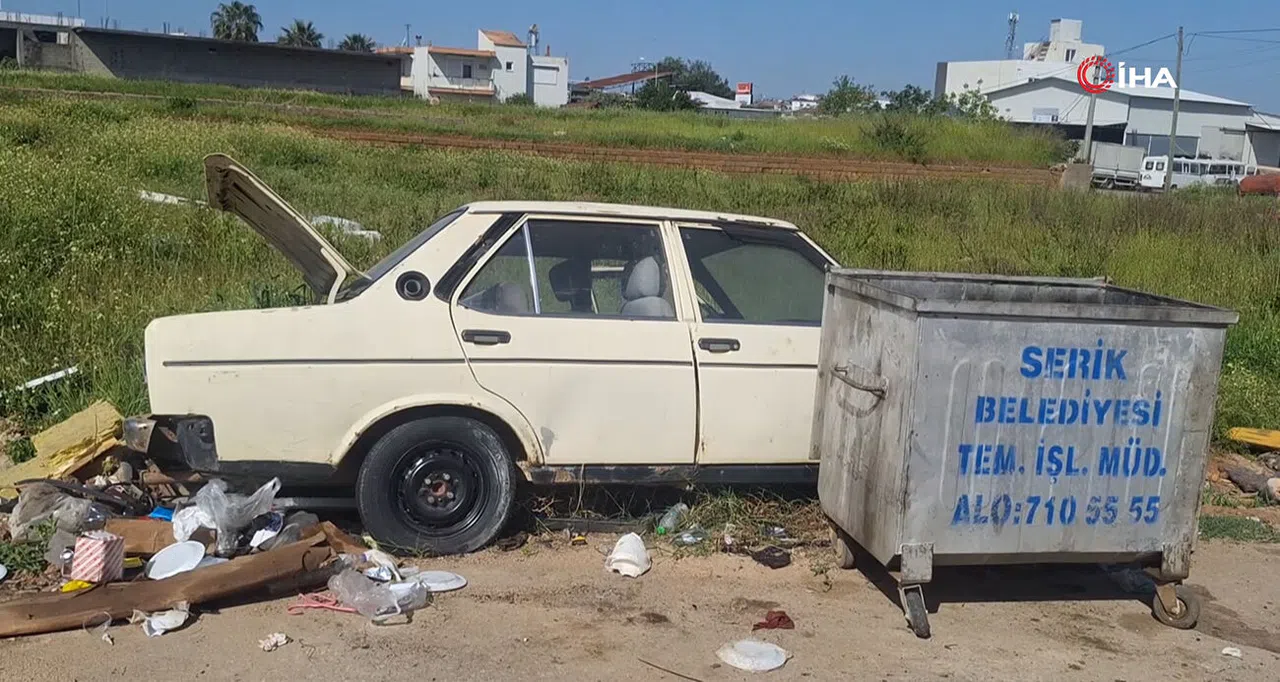 Bu da oldu buzdolabı, televizyon derken TOFAŞ otomobil de çöpe atıldı