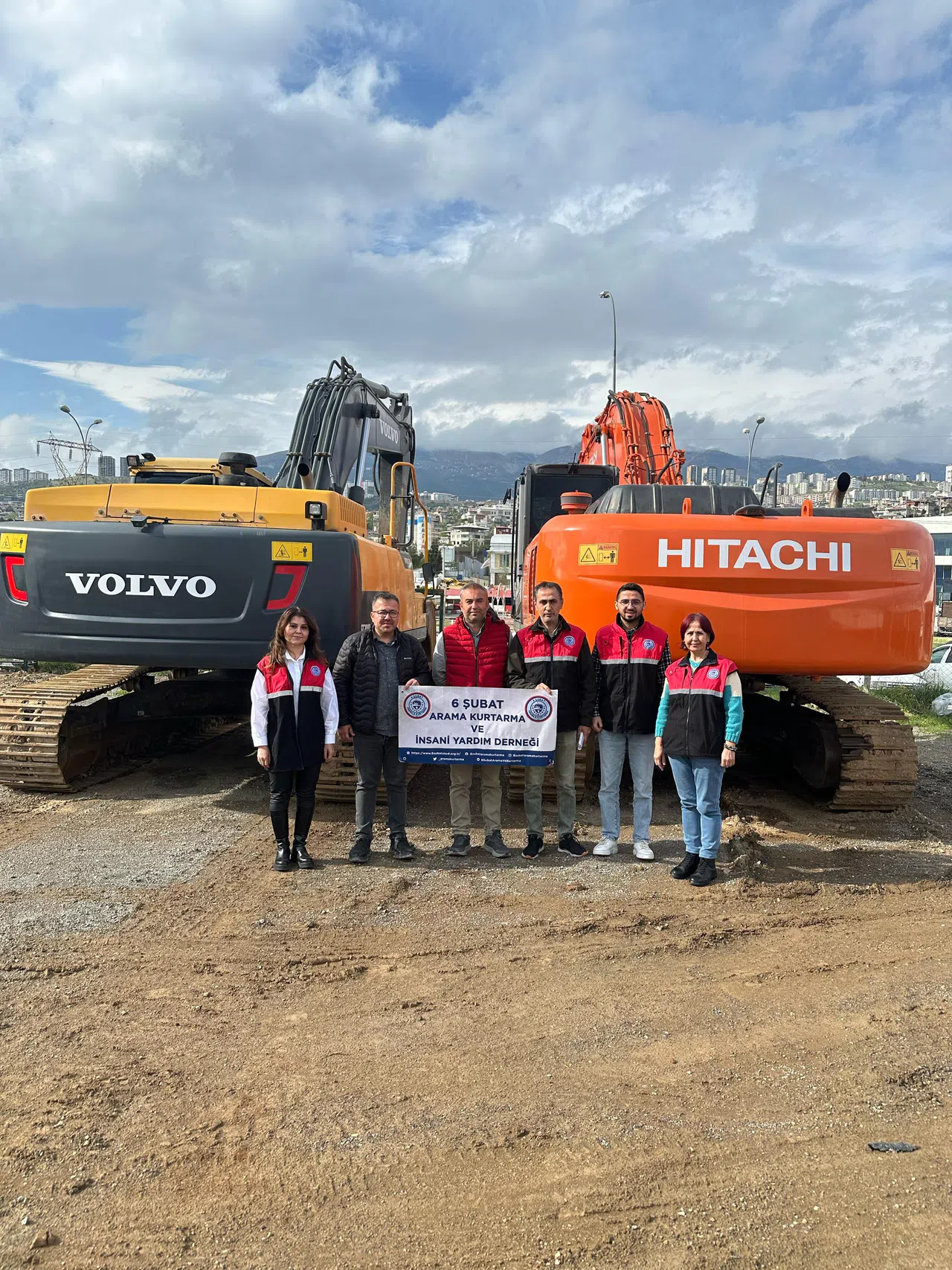 6 Şubat Derneği ve Bayraktar Hafriyat İş Birliğini Resmileştirdi