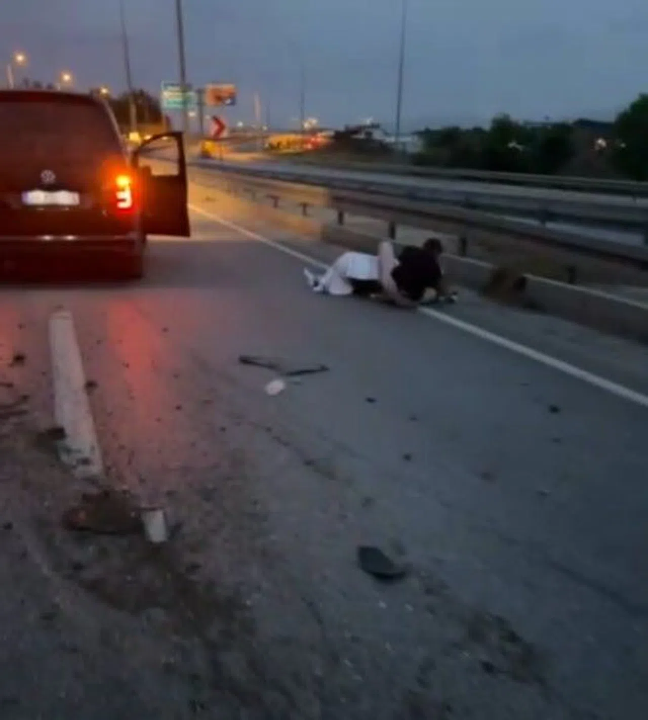 Araç Refüjü Aşıp Karşı Şeride Geçti: 1 Yaralı