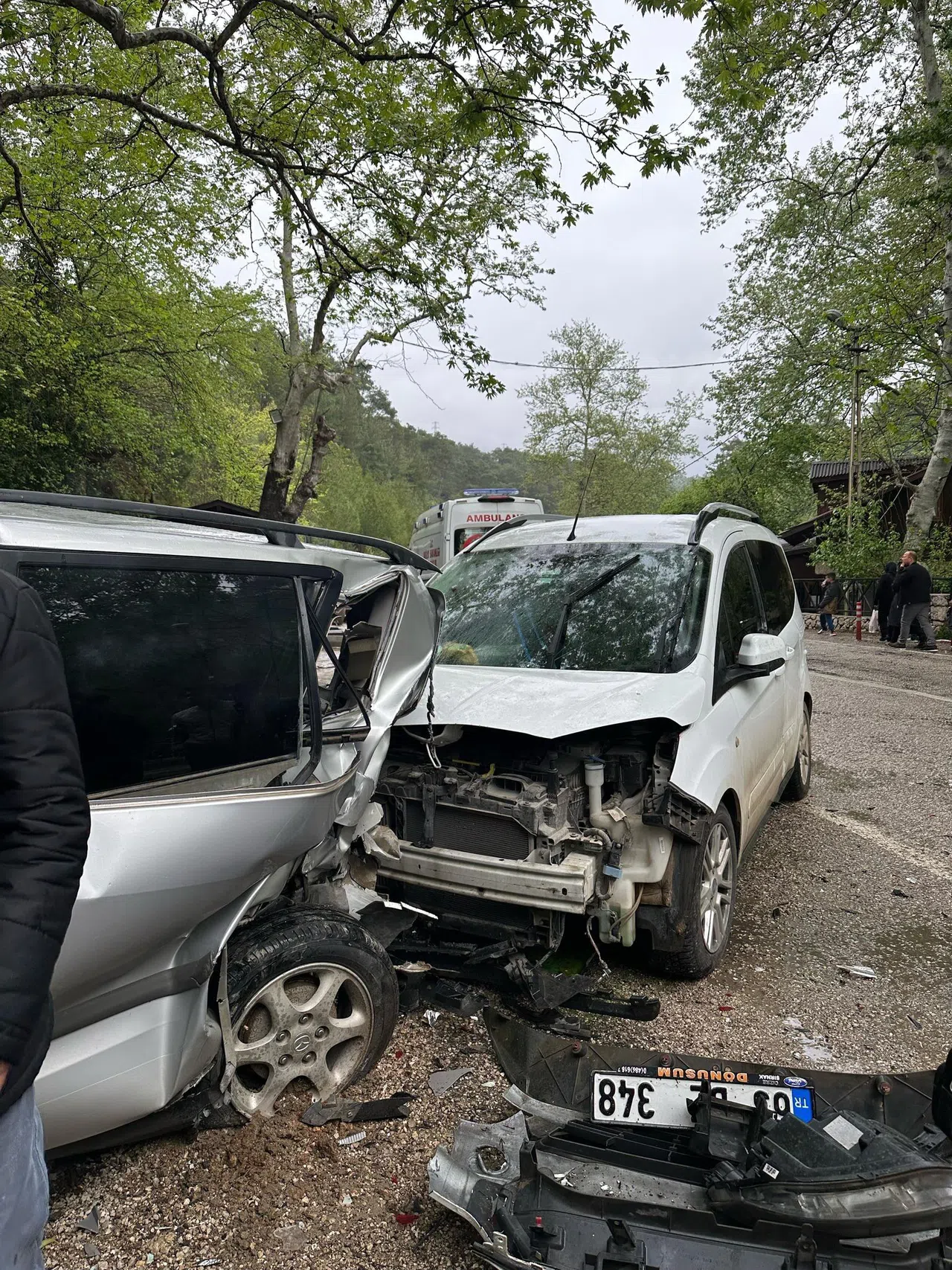 5 Kişilik Ailenin Cenazesinden Dönen Amca Aynı Yolda Kaza Yaptı: 8 Yaralı
