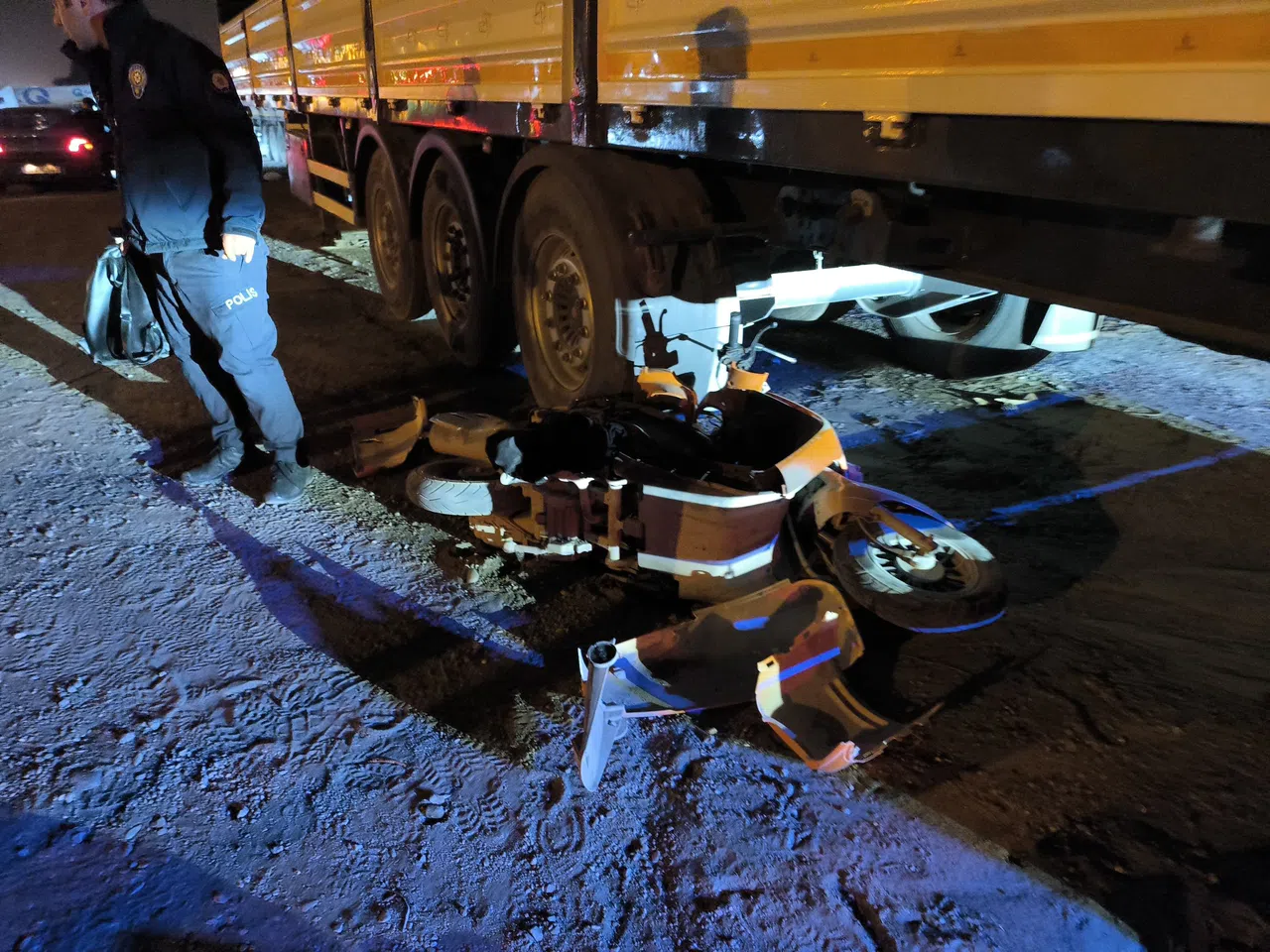 Motosiklet ile Otomobil Çarpıştı: 1'i Ağır 2 Yaralı