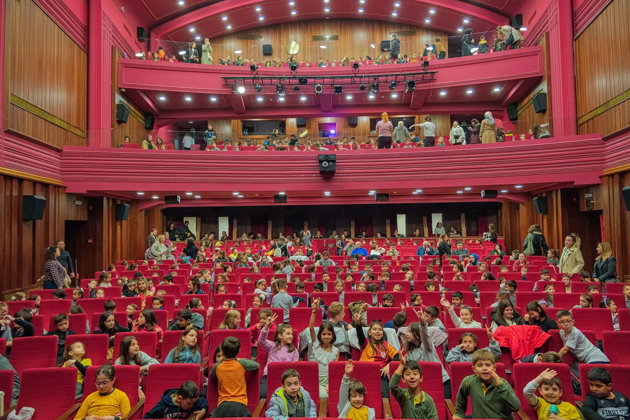 Salonda ki Çocukları  Tiyatro Coşkusu Sardı