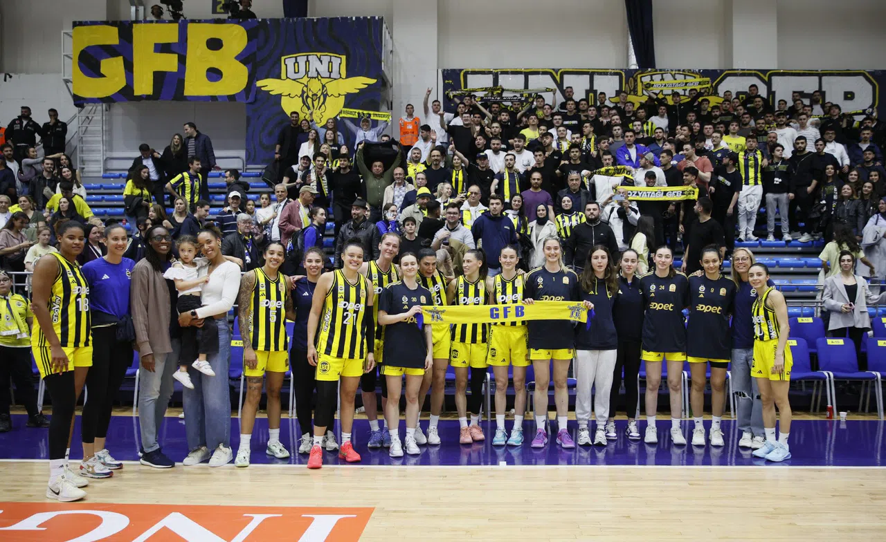 Fenerbahçe Seride Öne Geçti