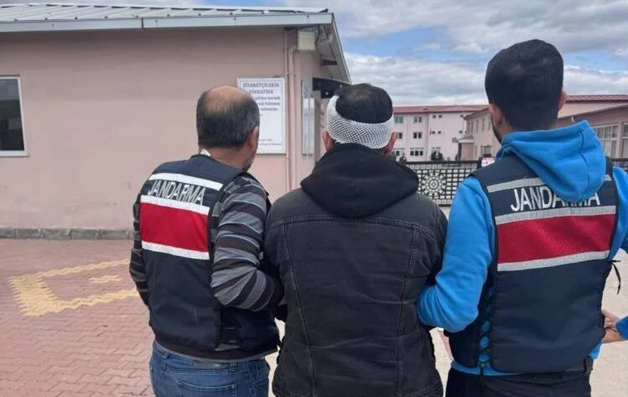 3 Hükümlü Jandarma Operasyonuyla Yakalandı