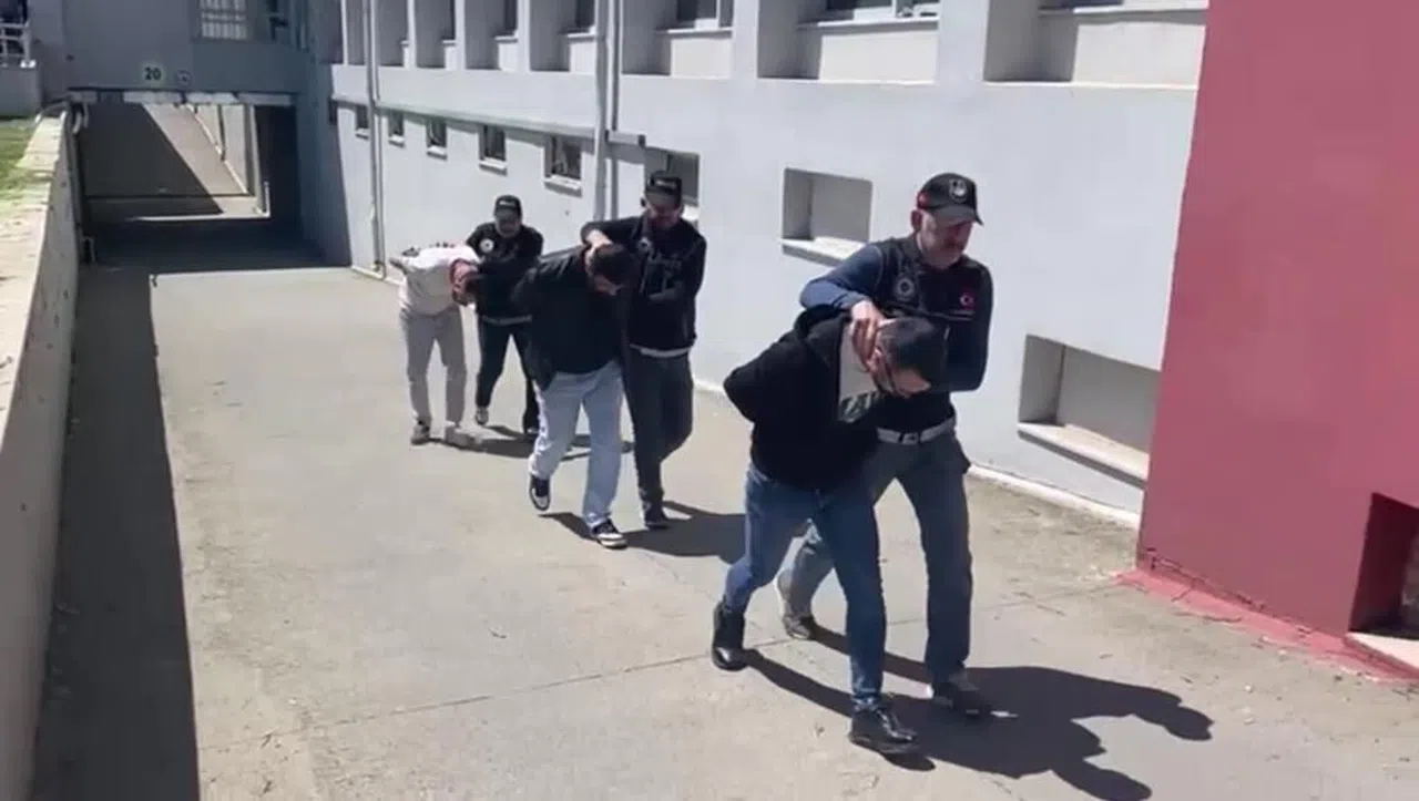 Uyuşturucu ile yakalanan şüphelilerden "Satıcı değil içiciyiz" savunması