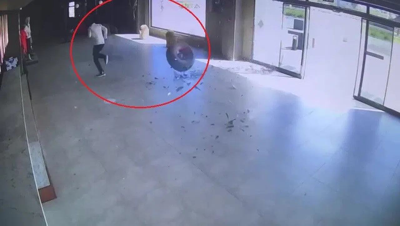 Üzerine Doğru Gelen Tekeri Son Anda Fark Etti,