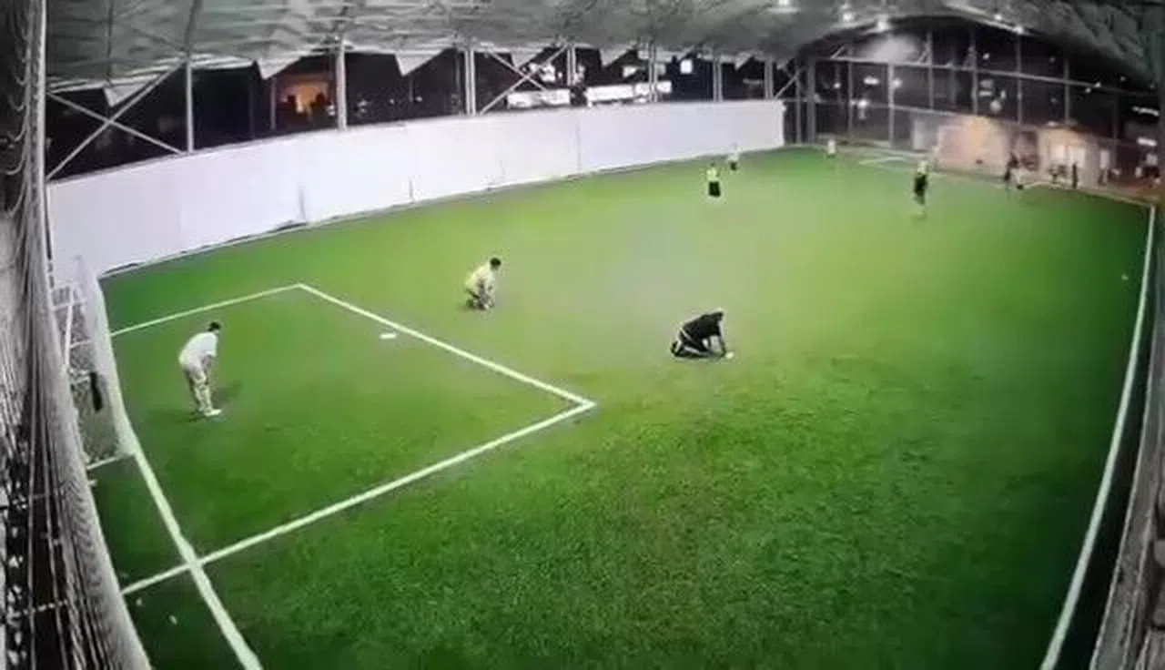 Halı sahada aniden fenalaşan adam hayatını kaybetti