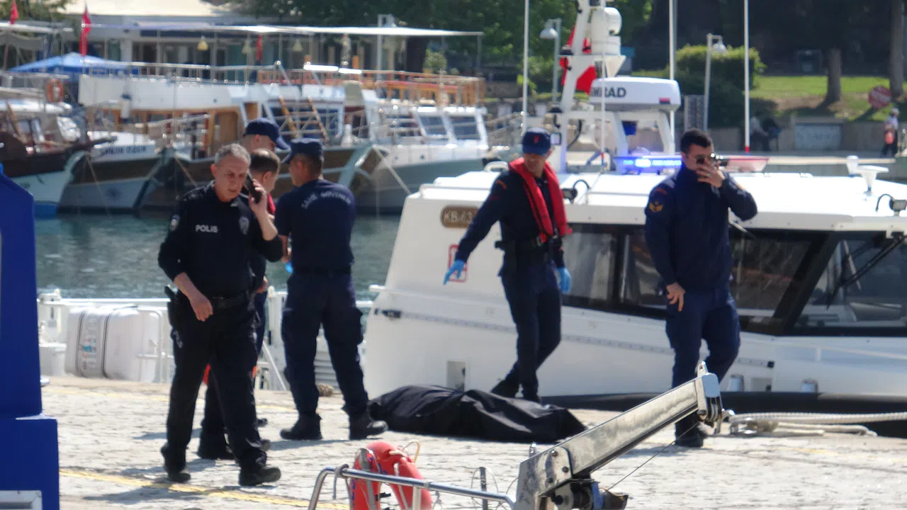 Deniz Yüzeyinde Bir Erkeğin Cansız Bedeni Bulundu