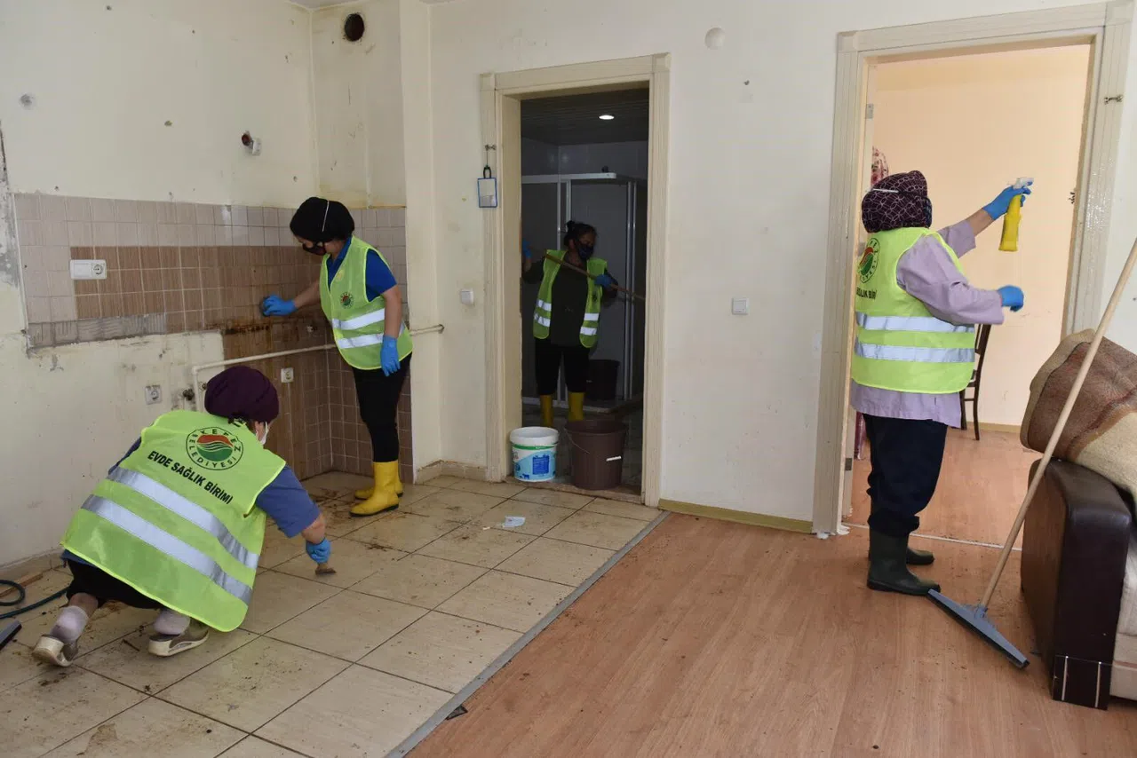 Tekerlekli Sandalyede ki Adam İçin Komşuları Yardım İstedi