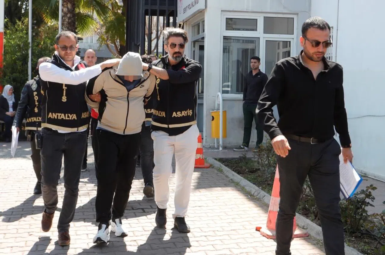 Darp edip evin içine taşıdıkları adam ölü bulundu