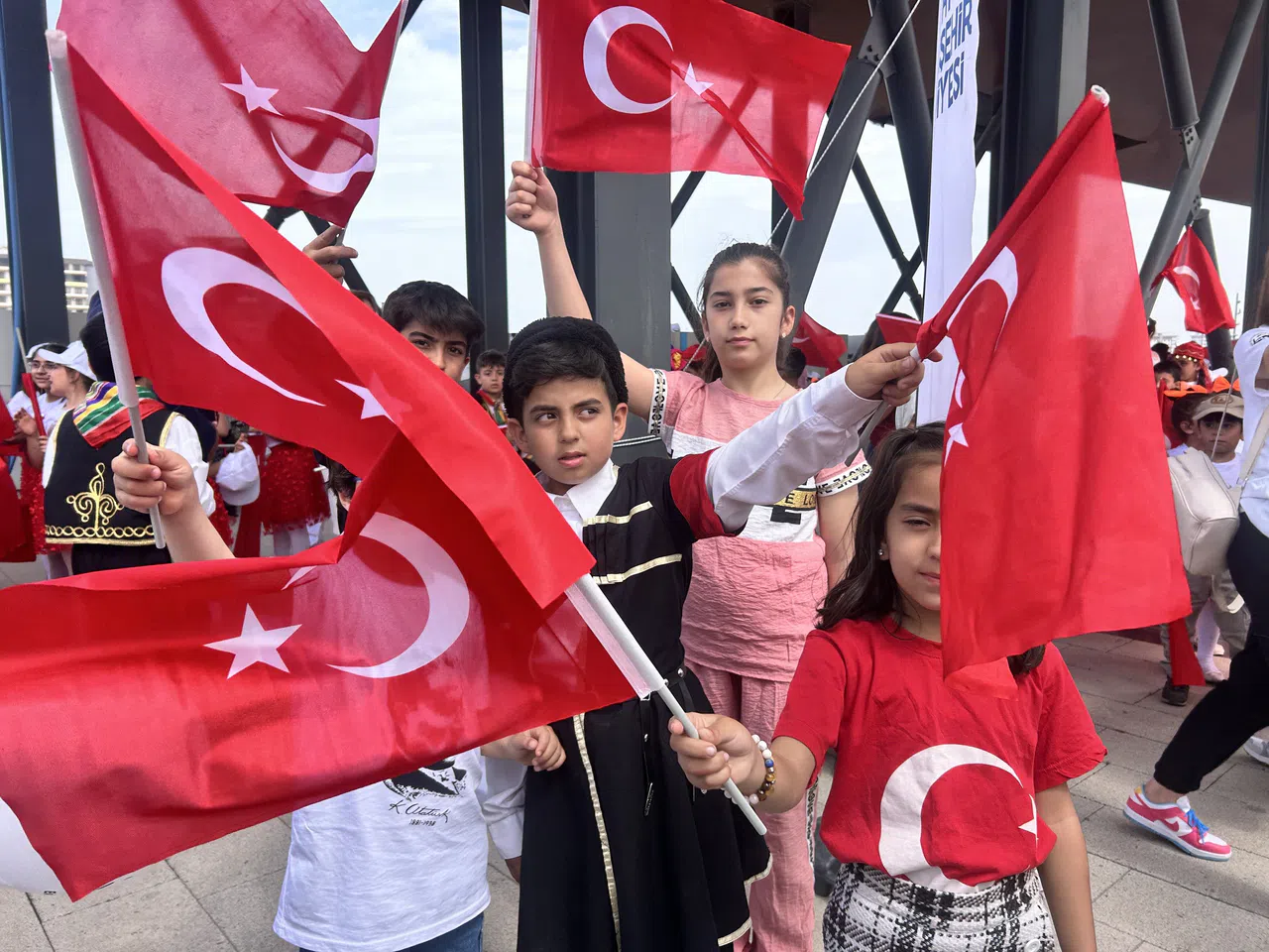 Depremin Yaralarının Sarıldığı Şehirde 23 Nisan Coşkusu