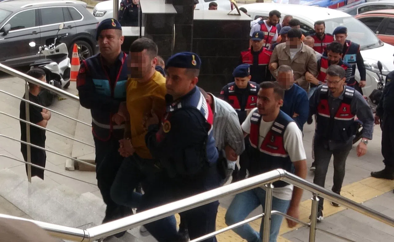 Zehir Tacirlerine Çifte Operasyon: 15 Tutuklama