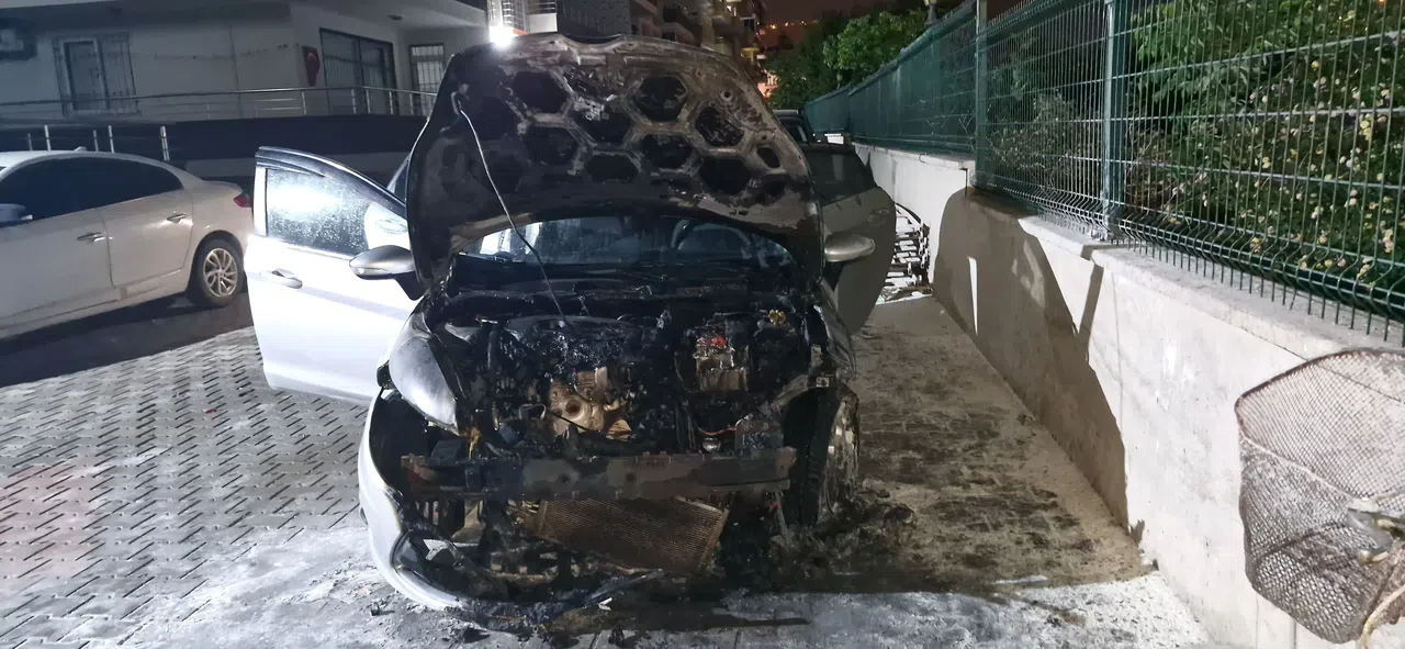 Park Halindeki Otomobilde Korkutan Yangın