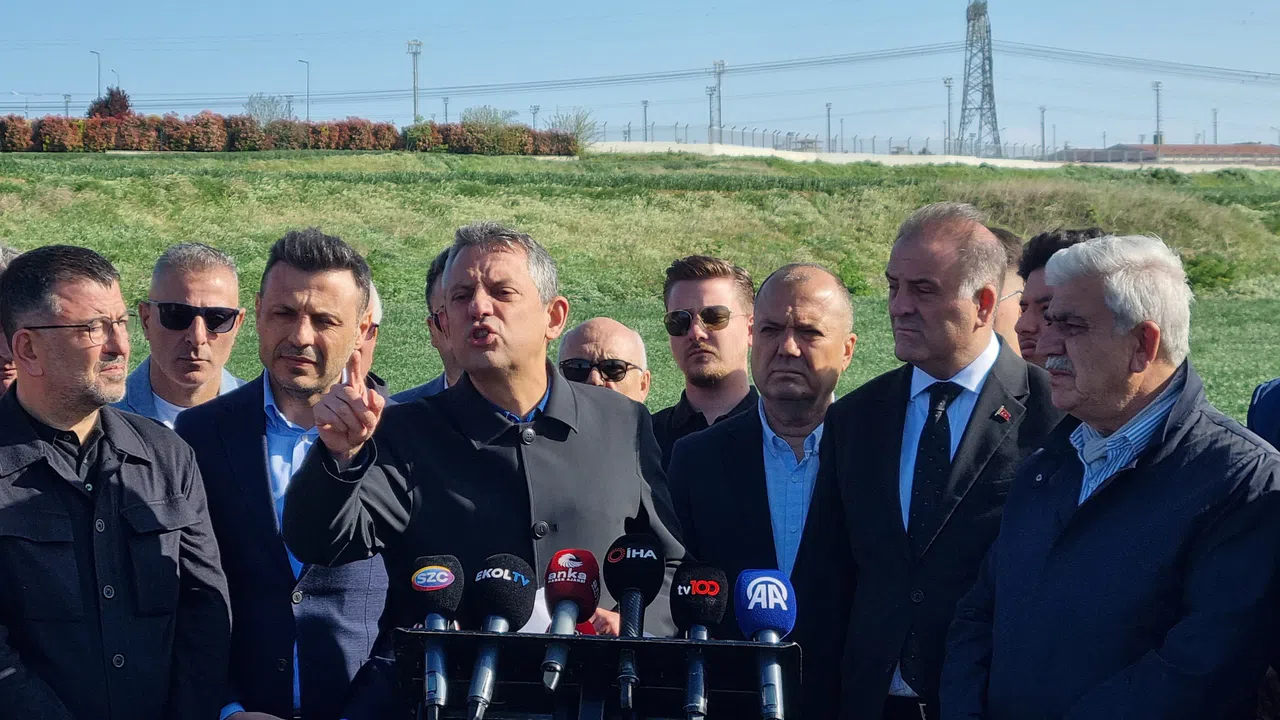 Özgür Özel: "İmamoğlu’nun Bütün Programlarına Bakın, O Çanta Jammer Çantası"