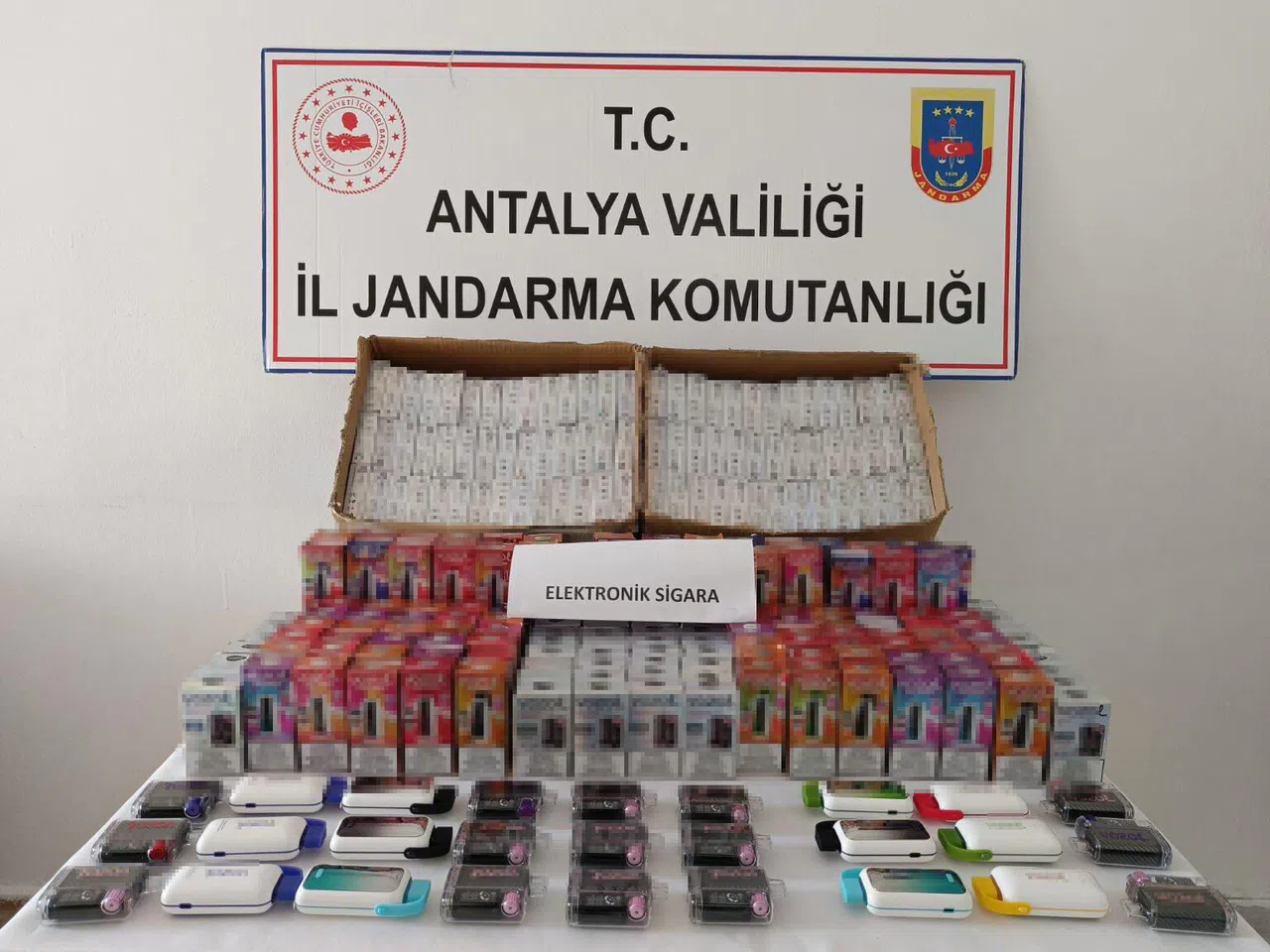 850 Adet Kaçak Elektronik Sigara Ele Geçirildi
