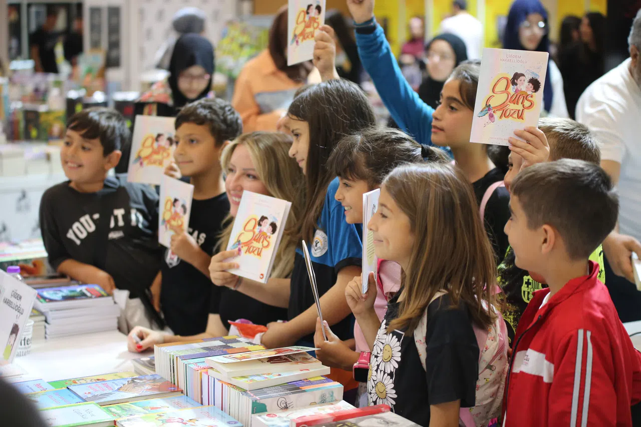 Kitap Fuarı’na Kitapseverlerin İlgisi Sürüyor