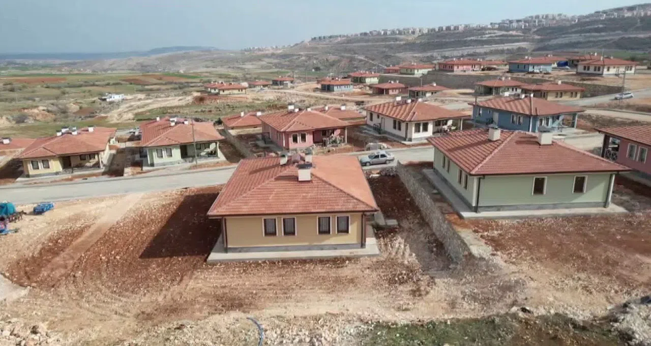 Teslim edilen köy evleri sıcak yuva oluyor