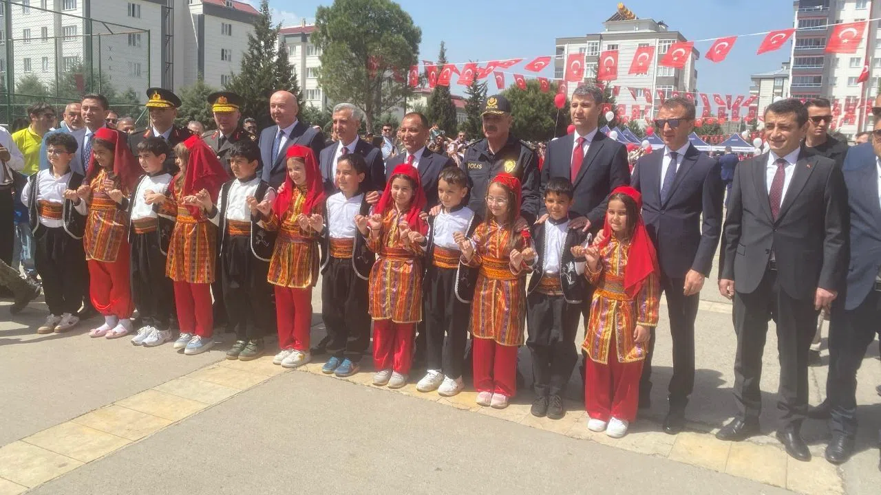 Kahramanmaraş’ta 23 Nisan Renkli Gösterilerle Kutlandı