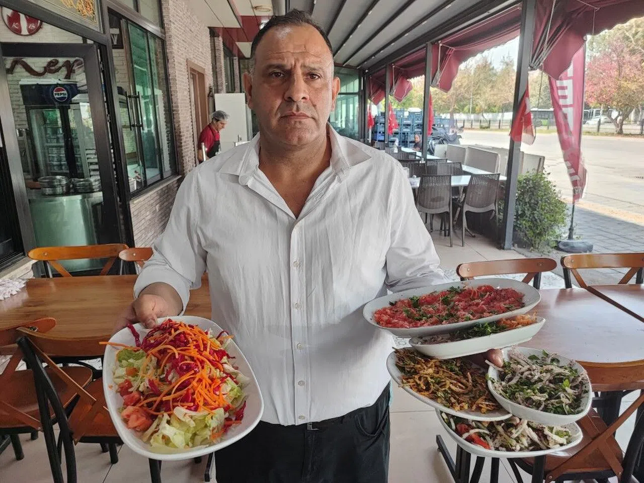 Hem yazar hem garson hem de gazi