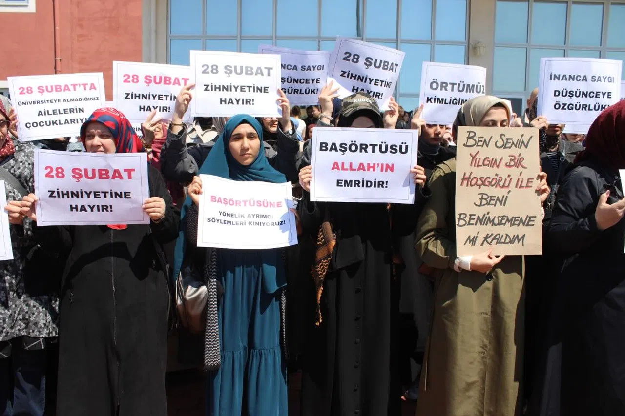 "Başörtüsü Allah’ın emridir" diyen profesör milyonların sesi oldu