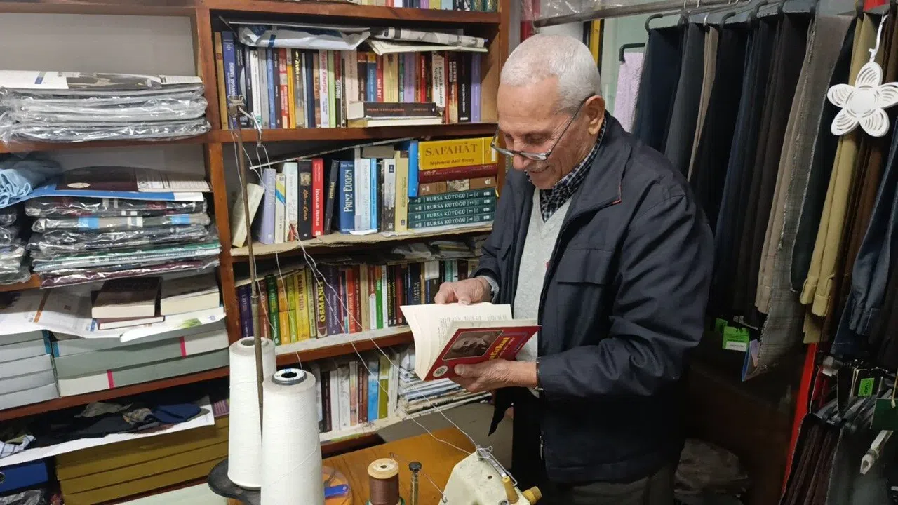 Terzihaneden kütüphaneye uzanan 69 yıllık ustalık: "Yaşamak, yaşlanmak değildir"
