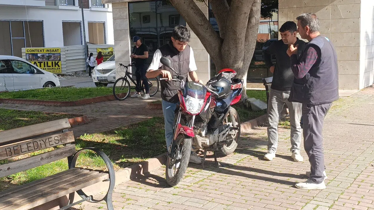 Otomobile Çarpan Motosikletli Yaralandı