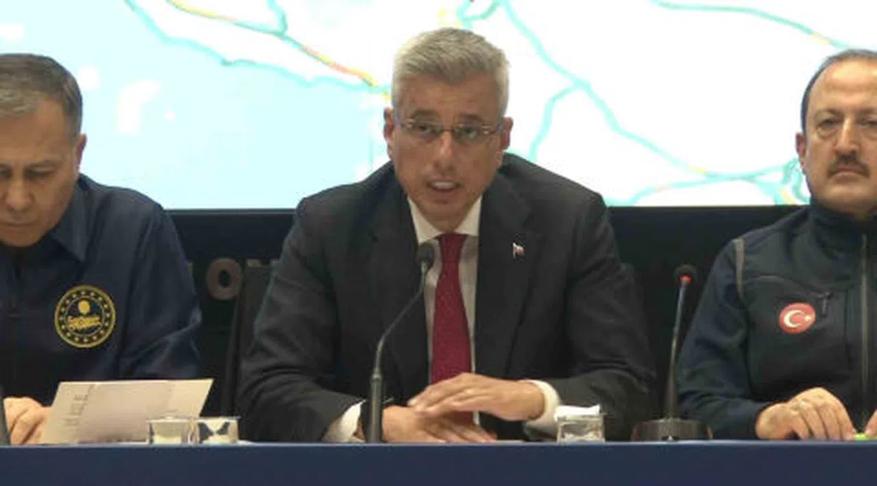 Bakan Memişoğlu: "Tüm hastanelerimizde hizmetlerimiz kesintisiz sürüyor"