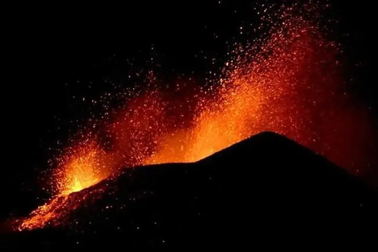 Etna Yanardağı yeniden faaliyette