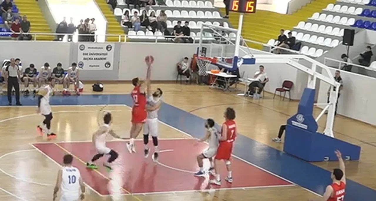 Kipaş İstiklal Basketbol Sildi Süpürdü