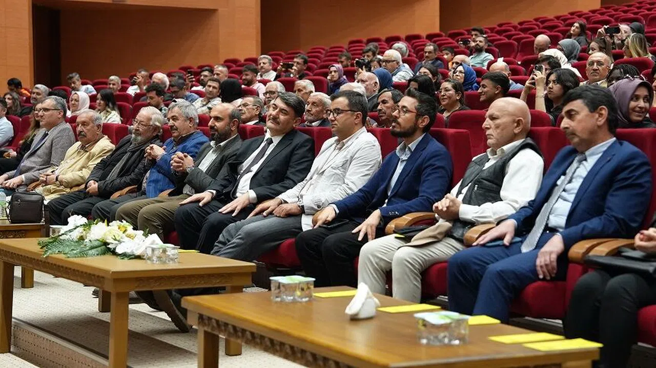 Âşıklar Sahne Aldı, Edebiyatın Kalbi Sazla Çarptı