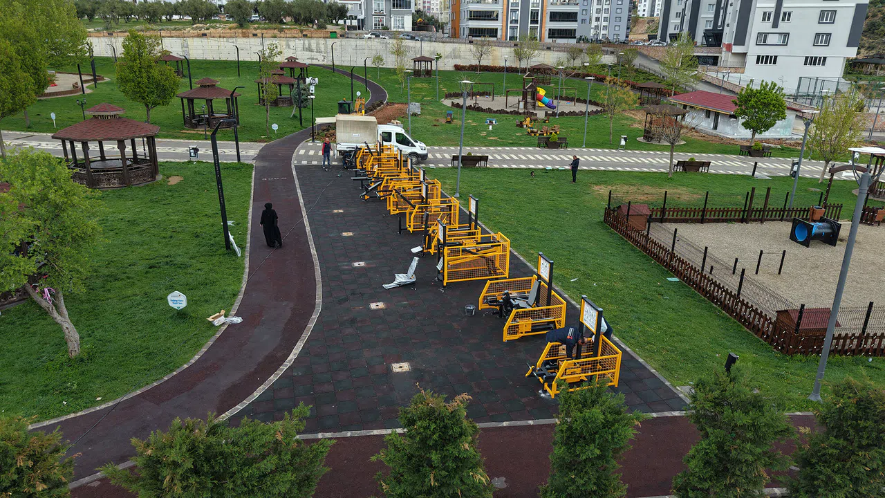 Kahramanmaraş’ta Yaz Öncesi Parklar Yenileniyor